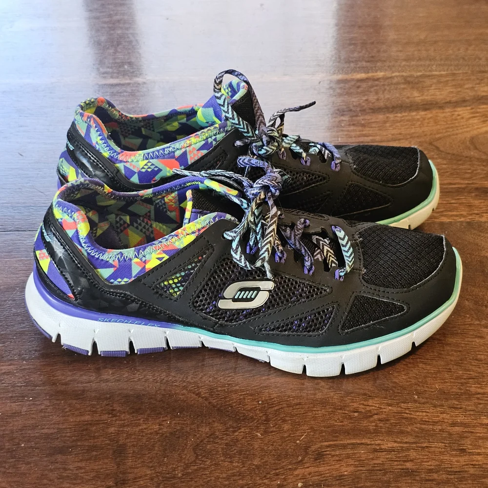 Skechers Women's Relaxed Fit Skech-Flex low-top athletic shoes Absract Patern
